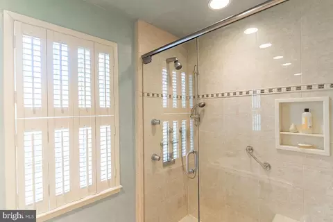 Bath - 11905 Viewcrest Ter, Silver Spring, MD 20902 photo 3 of 8