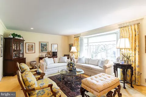 Living - 11905 Viewcrest Ter, Silver Spring, MD 20902 photo 2 of 7