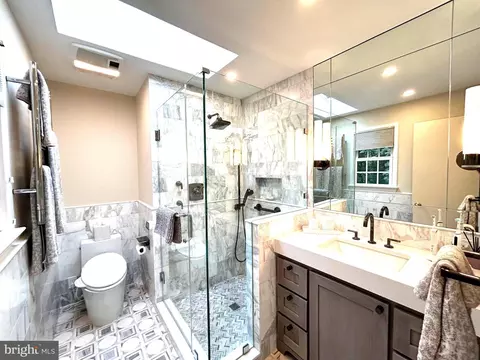 Bath - 11905 Viewcrest Ter, Silver Spring, MD 20902 photo 4 of 8