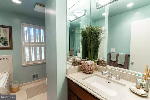 Bath - 11905 Viewcrest Ter, Silver Spring, MD 20902 photo 1 of 8