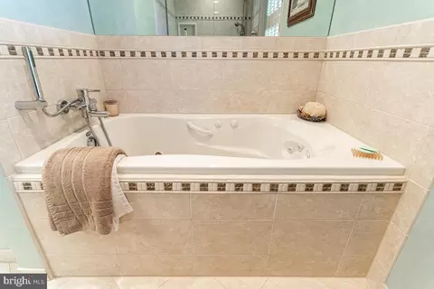 Bath - 11905 Viewcrest Ter, Silver Spring, MD 20902 photo 2 of 8