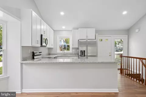 Entry Way - 1106 Rosemere Ave, Silver Spring, MD 20904 photo 7 of 15