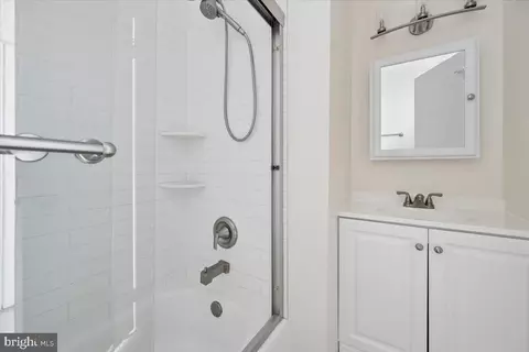 Bath - 17445 Hoskinson Rd, Poolesville, MD 20837 photo 3 of 3