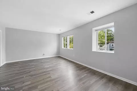 Living - 17445 Hoskinson Rd, Poolesville, MD 20837 photo 11 of 14