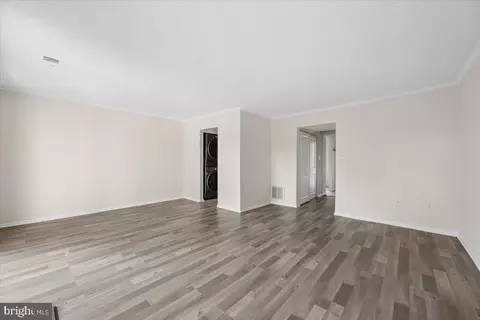 Living - 17445 Hoskinson Rd, Poolesville, MD 20837 photo 4 of 14