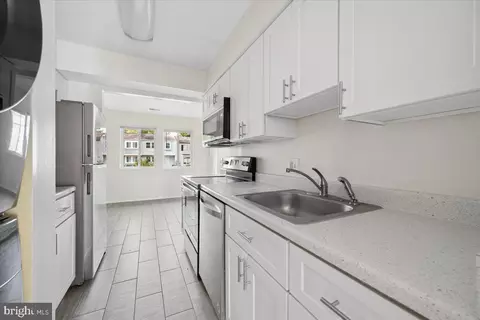 Kitchen - 17445 Hoskinson Rd, Poolesville, MD 20837 photo 1 of 3