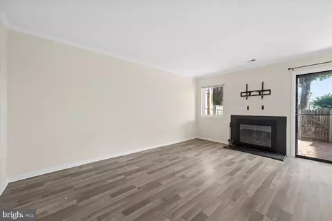 Living - 17445 Hoskinson Rd, Poolesville, MD 20837 photo 2 of 14