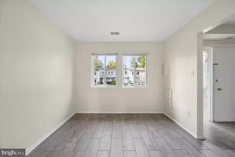 Living - 17445 Hoskinson Rd, Poolesville, MD 20837 photo 10 of 14