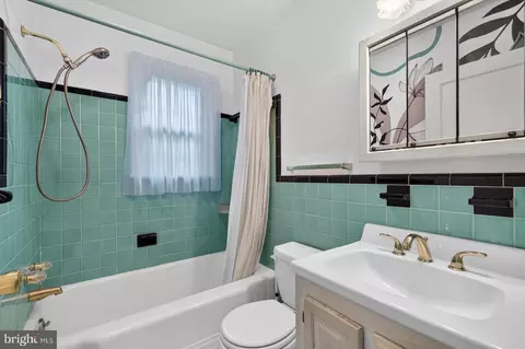 Bath - 1803 Republic Rd, Silver Spring, MD 20902 photo 1 of 2