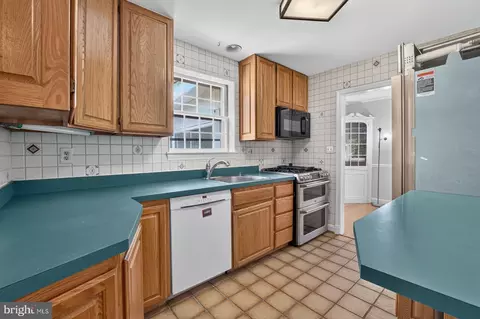 Kitchen - 2713 Plyers Mill Rd, Silver Spring, MD 20902 photo 2 of 4