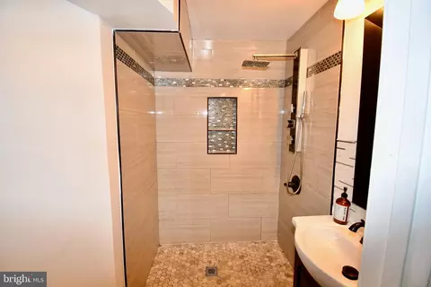 Bath - 14434 Twig Rd, Silver Spring, MD 20905 photo 6 of 8