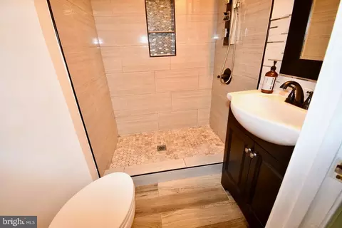Bath - 14434 Twig Rd, Silver Spring, MD 20905 photo 7 of 8
