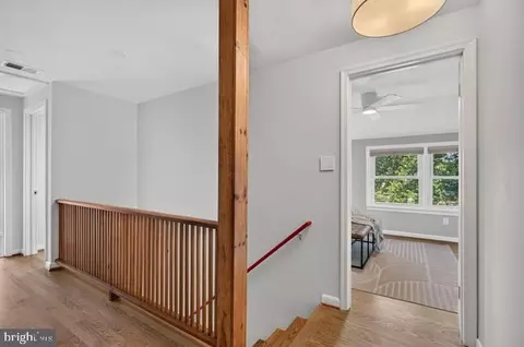 Entry Way - 4 Cedar Ave, Gaithersburg, MD 20877 photo 5 of 7