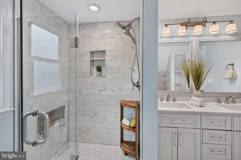 Bath - 4 Cedar Ave, Gaithersburg, MD 20877 photo 6 of 8