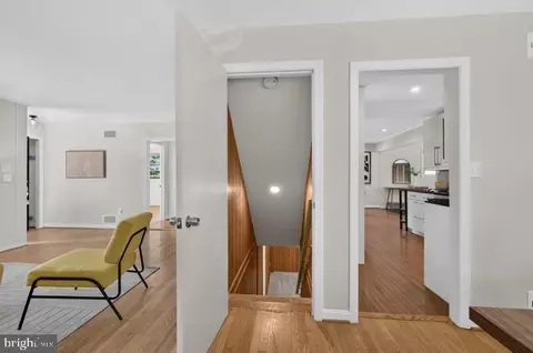 Entry Way - 4 Cedar Ave, Gaithersburg, MD 20877 photo 7 of 7