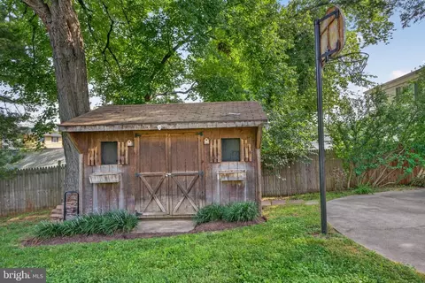 Exterior - 4 Cedar Ave, Gaithersburg, MD 20877 photo 13 of 13