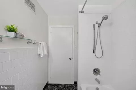 Bath - 4 Cedar Ave, Gaithersburg, MD 20877 photo 2 of 8