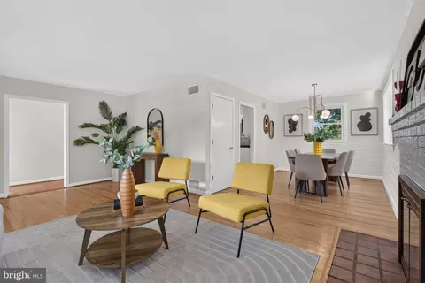 Living - 4 Cedar Ave, Gaithersburg, MD 20877 photo 1 of 5