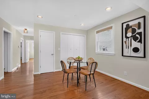 Entry Way - 4 Cedar Ave, Gaithersburg, MD 20877 photo 2 of 7
