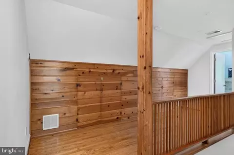Entry Way - 4 Cedar Ave, Gaithersburg, MD 20877 photo 4 of 7