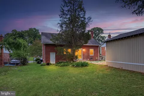 Exterior - 1105 Chiswell Ln, Silver Spring, MD 20901 photo 4 of 10