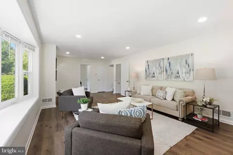 Living - 1105 Chiswell Ln, Silver Spring, MD 20901 photo 2 of 3