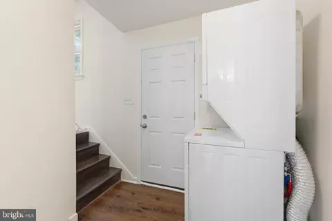 Entry Way - 1105 Chiswell Ln, Silver Spring, MD 20901 photo 5 of 9