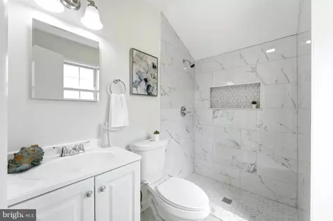 Bath - 1105 Chiswell Ln, Silver Spring, MD 20901 photo 3 of 5