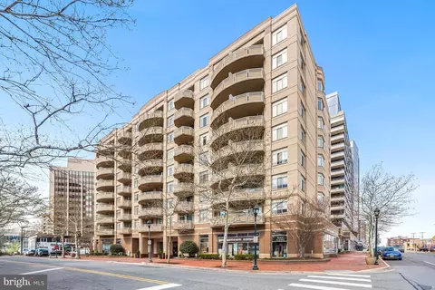 4801 Fairmont Ave #810, Bethesda, MD 20814