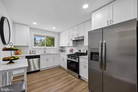 Kitchen - 901 Malta Ln, Silver Spring, MD 20901 photo 2 of 6