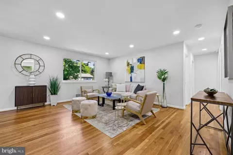 Living - 901 Malta Ln, Silver Spring, MD 20901 photo 1 of 2