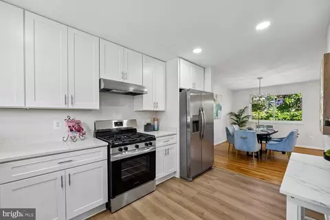 Kitchen - 901 Malta Ln, Silver Spring, MD 20901 photo 4 of 6