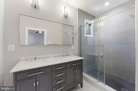 Bath - 611 Mississippi Ave, Silver Spring, MD 20910 photo 2 of 6
