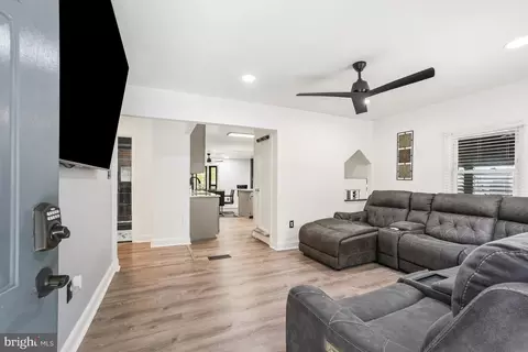 Entry Way - 4313 Ivy Glen Rd, Silver Spring, MD 20906 photo 1 of 3