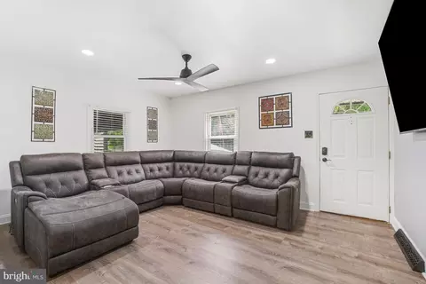 Entry Way - 4313 Ivy Glen Rd, Silver Spring, MD 20906 photo 2 of 3