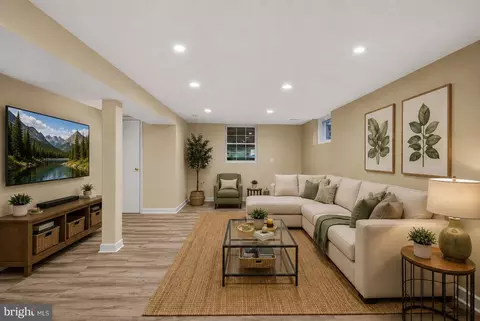 Living - 1510 Live Oak Dr, Silver Spring, MD 20910 photo 2 of 6