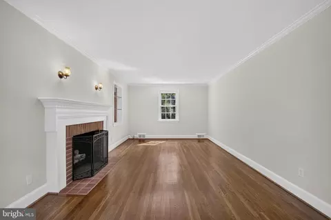 Living - 1510 Live Oak Dr, Silver Spring, MD 20910 photo 5 of 6