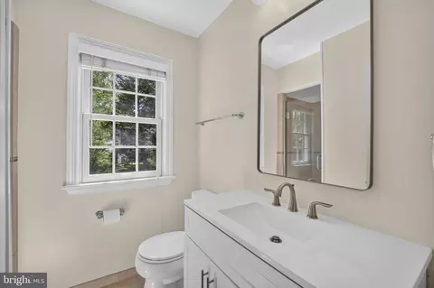 Bath - 1510 Live Oak Dr, Silver Spring, MD 20910 photo 2 of 7