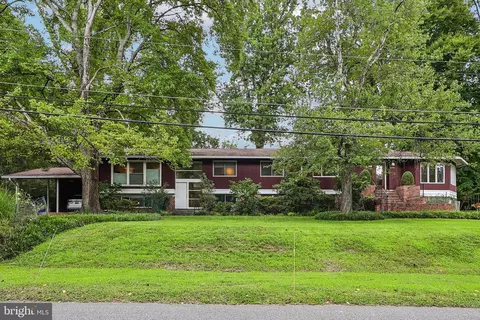 8901 Charred Oak Dr, Bethesda, MD 20817