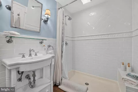 Bath - 1602 Lemontree Ln, Silver Spring, MD 20904 photo 3 of 5