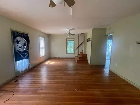 Living - 15121 Barnesville, Boyds, MD 20841 photo 1 of 4
