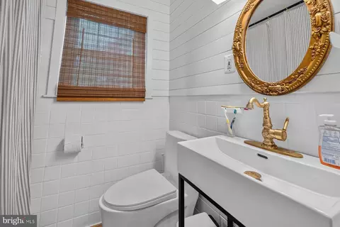 Bath - 1711 Brisbane St, Silver Spring, MD 20902 photo 1 of 2