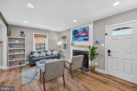 Entry Way - 1711 Brisbane St, Silver Spring, MD 20902 photo 1 of 4
