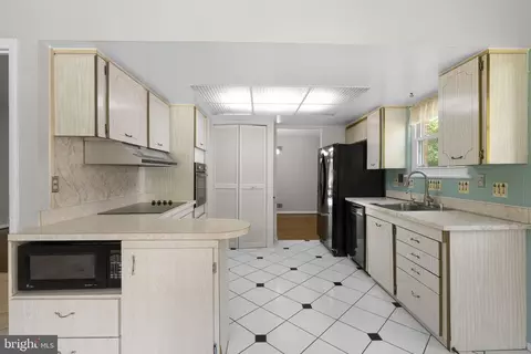 Kitchen - 820 Lamberton Dr, Silver Spring, MD 20902 photo 2 of 3