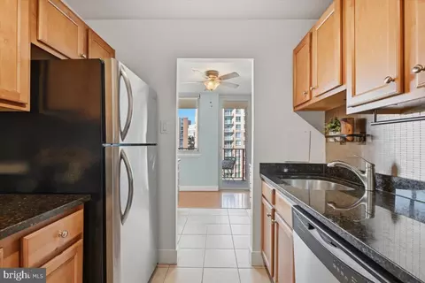Kitchen - 1220 Blair Mill Rd #1008, Silver Spring, MD 20910 photo 5 of 6