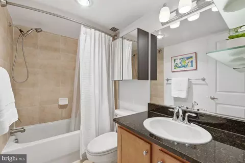 Bath - 1220 Blair Mill Rd #1008, Silver Spring, MD 20910 photo 1 of 1