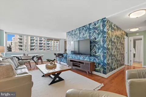 Living - 1220 Blair Mill Rd #1008, Silver Spring, MD 20910 photo 1 of 2
