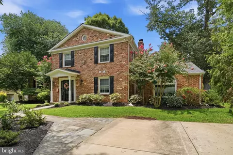 9912 Harrogate Rd, Bethesda, MD 20817