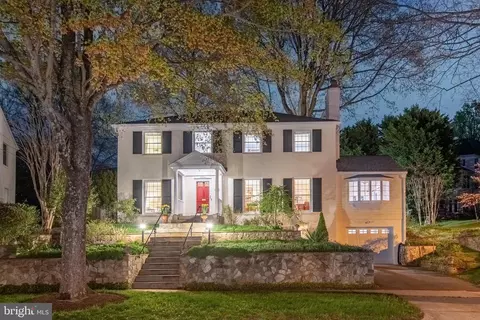 6309 Kenhowe Dr, Bethesda, MD 20817