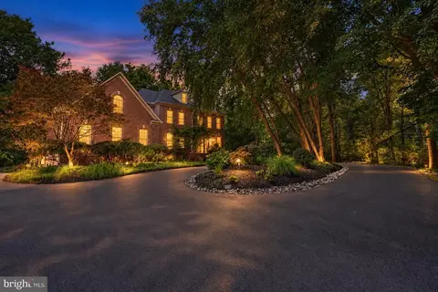 Exterior - 11640 Piney Spring Ln, Potomac, MD 20854 photo 2 of 7
